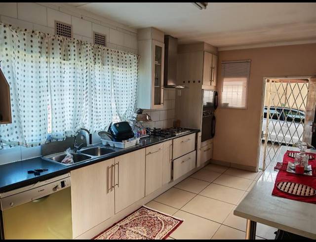 3 BEDROOM HOUSE FOR SALE IN VANDERBIJLPARK SE 1